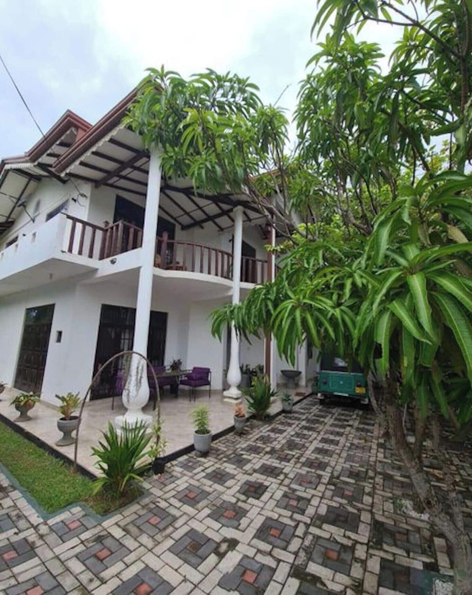 Room-ja-elas French Touch #5 Bed and Breakfast in Western Province
