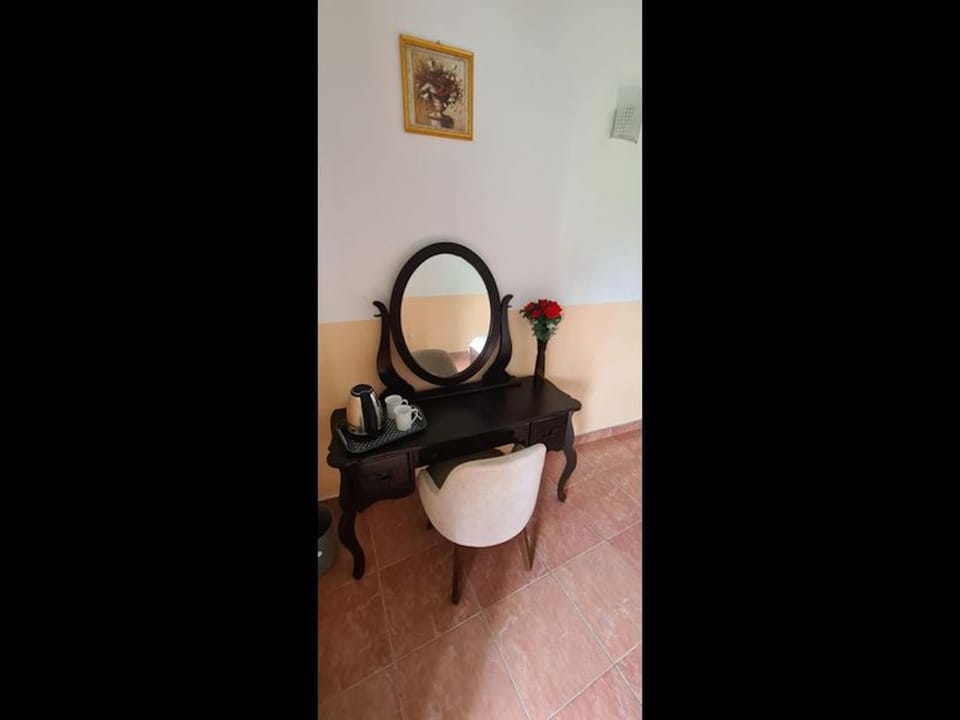 Shared Dormitory, 1 Bedroom, Balcony, Garden View | Interior