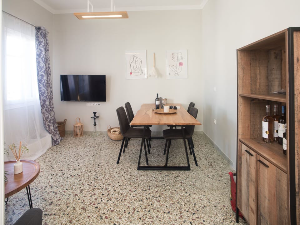 Apartment | Living area | TV