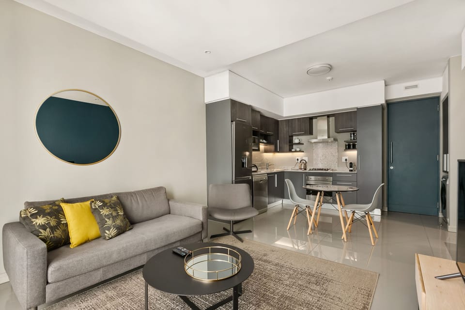 Business Apartment | Living area | 32-inch flat-screen TV with cable channels, TV, Netflix