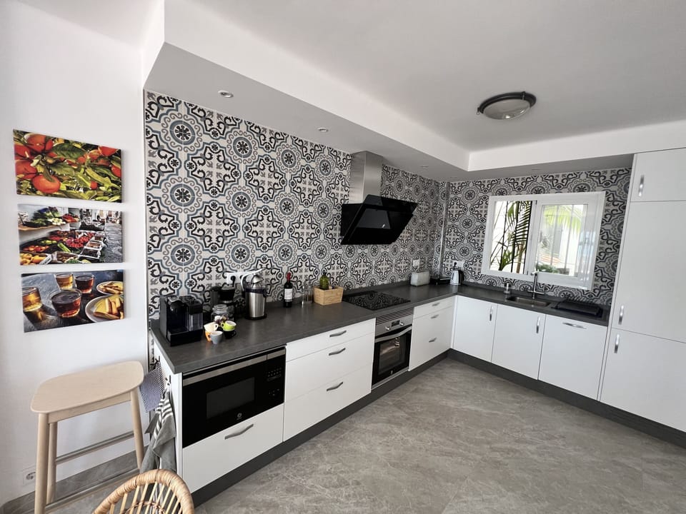 Fully equipped kitchen