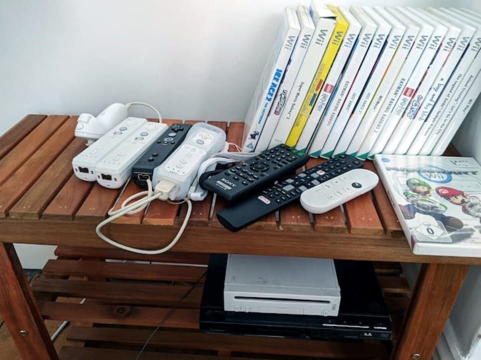 Wii console: 4 controllers and classic games including Mario Kart.