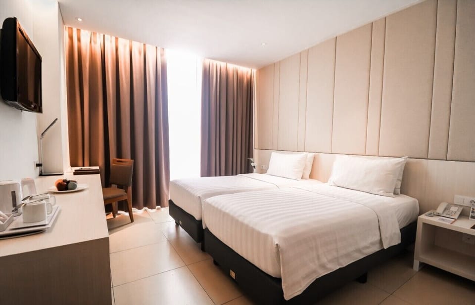 Premium bedding, in-room safe, desk, free WiFi