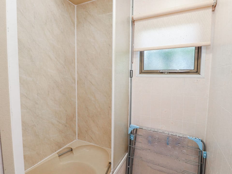 Fron Dderw Caravan Cottage in Cylch-y-Garn