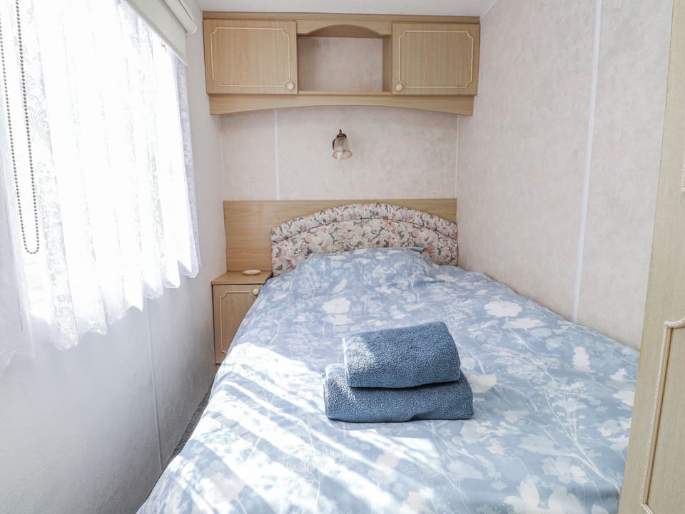 Fron Dderw Caravan Cottage in Cylch-y-Garn