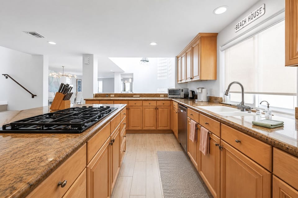 From family dinners to casual brunches, this kitchen has you covered.