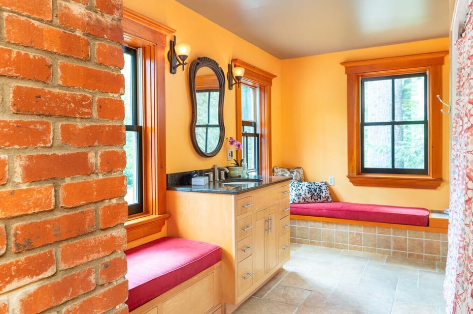 Enjoy a beautifully unique space that makes getting ready for a day in North Conway a pleasure.