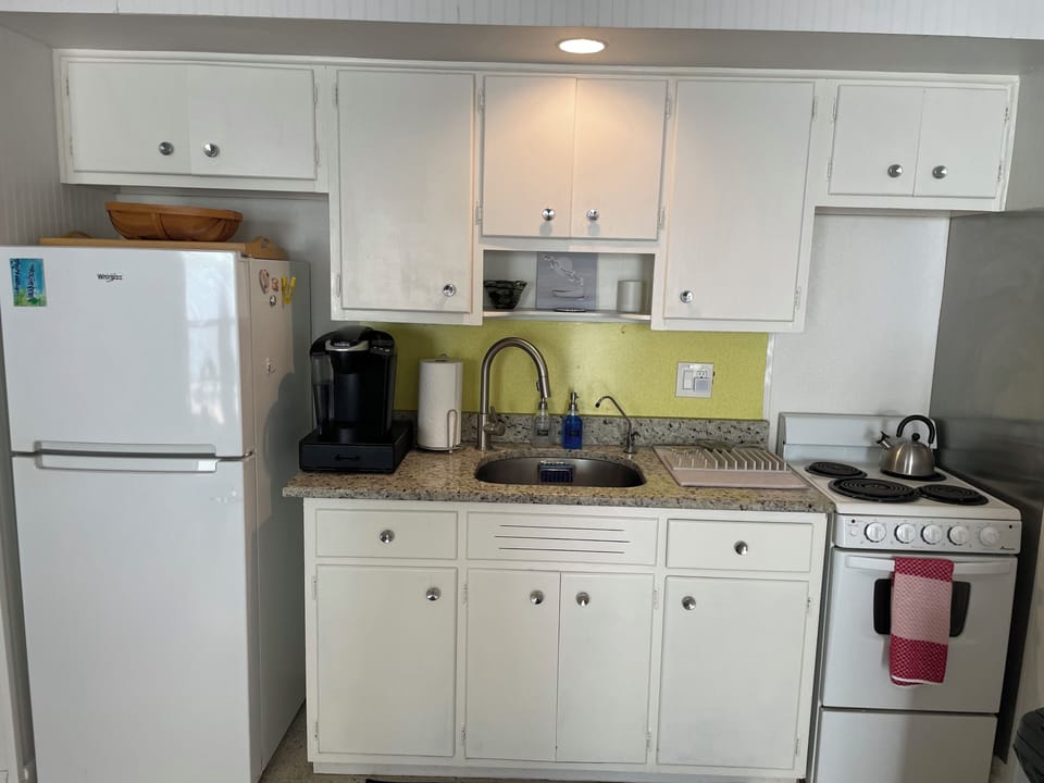 Full kitchen