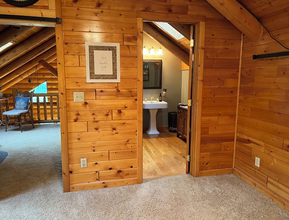 Upstairs full bathroom