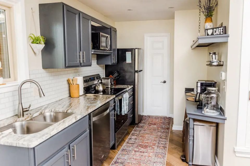 New kitchen and appliances in 2022. Stocked with everything you need to cook!