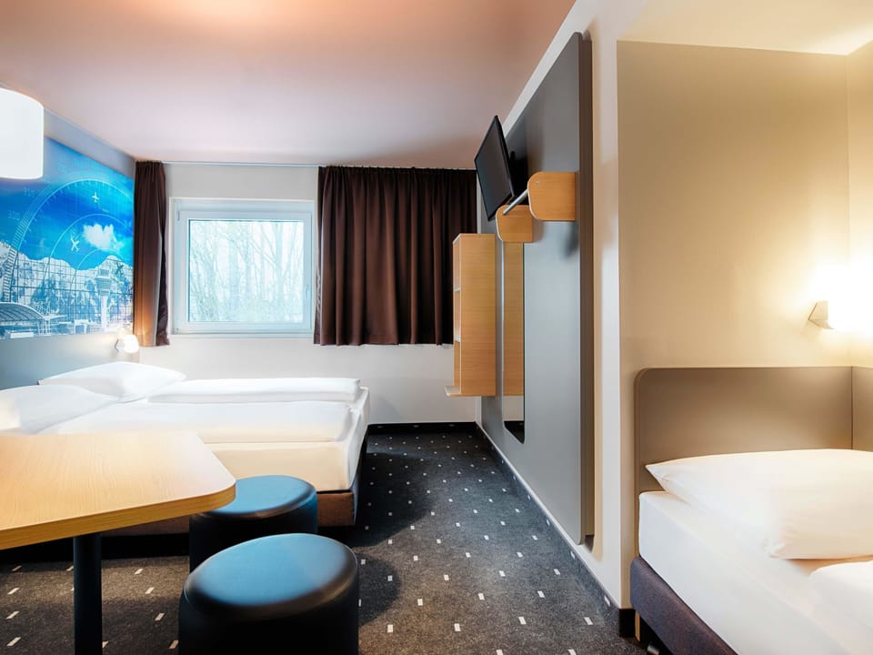 Triple Room | Desk, soundproofing, WiFi (free), bed sheets
