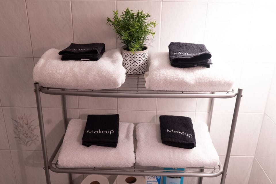 Second bathroom trowel holder and makeup cloths