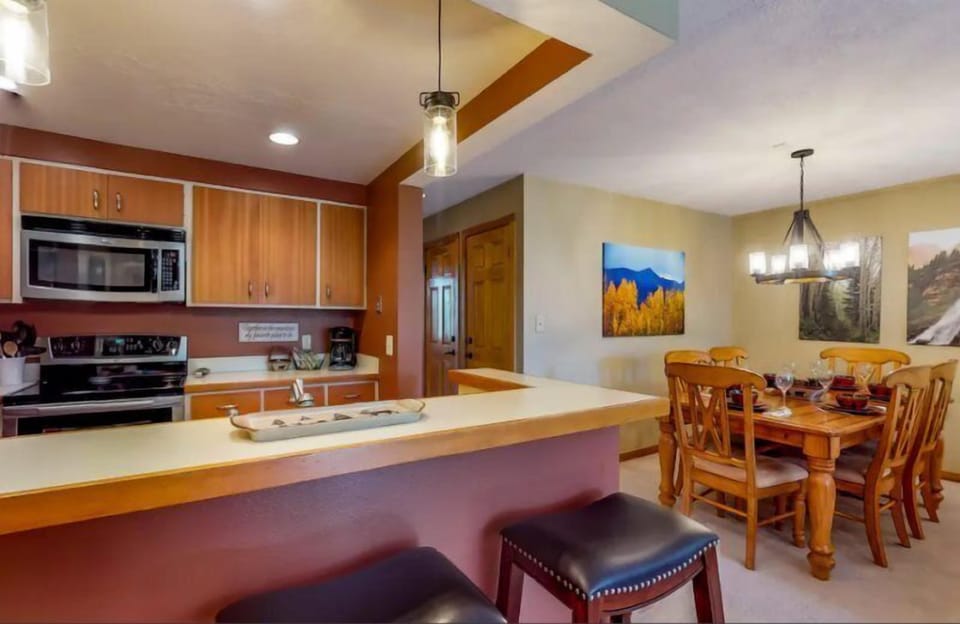 Condo (1 Bedroom Condo in West Keystone near) | Exterior