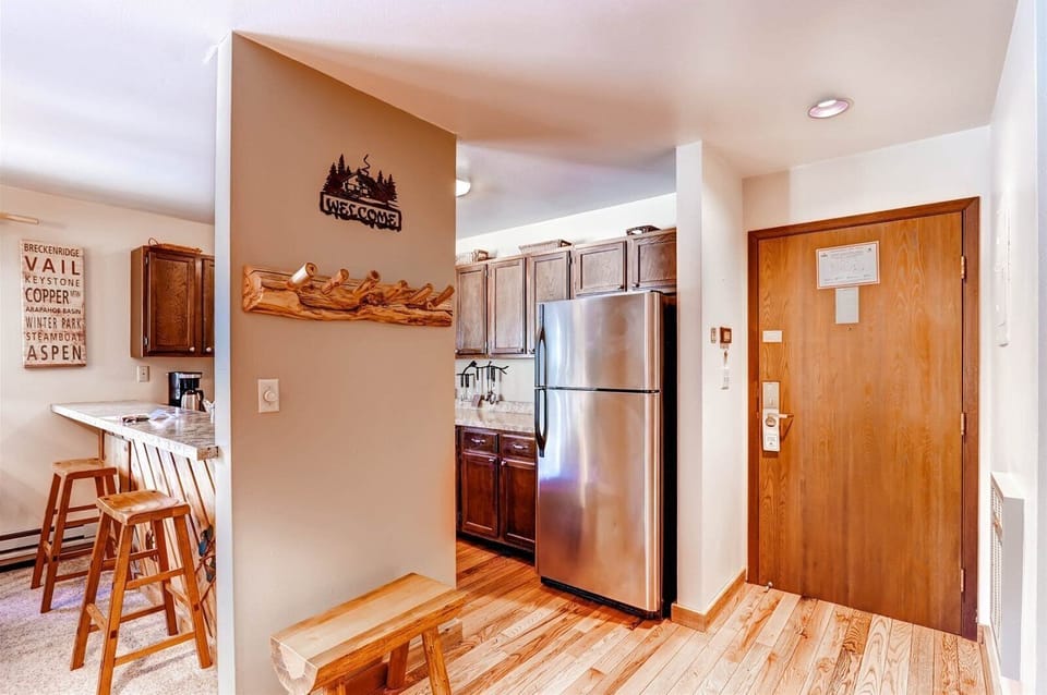Condo (1 Bedroom Condo in Keystone - West Ke) | Exterior