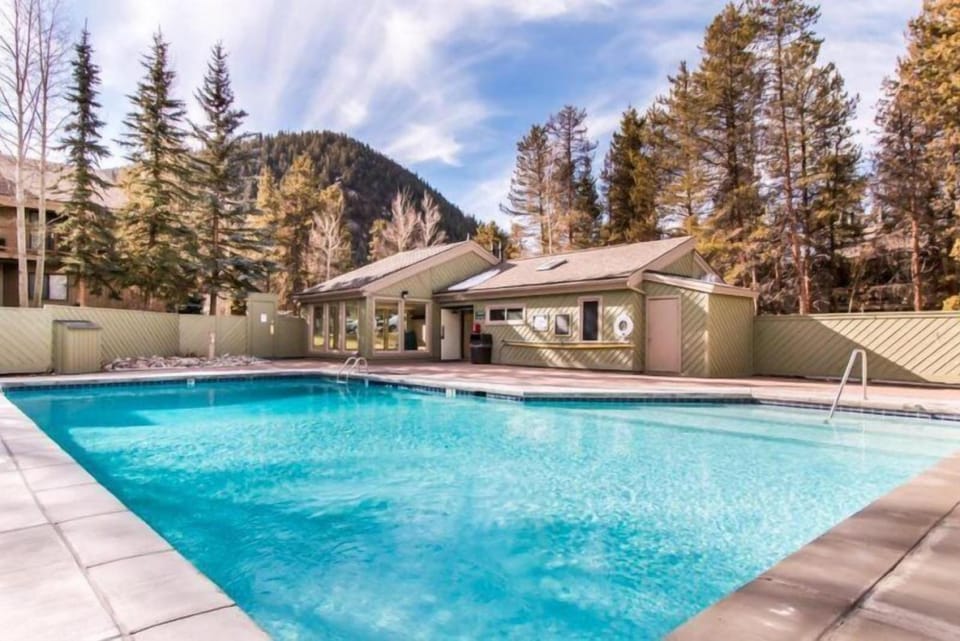 Condo (2 Bedroom Condo in Keystone - West Ke) | Exterior