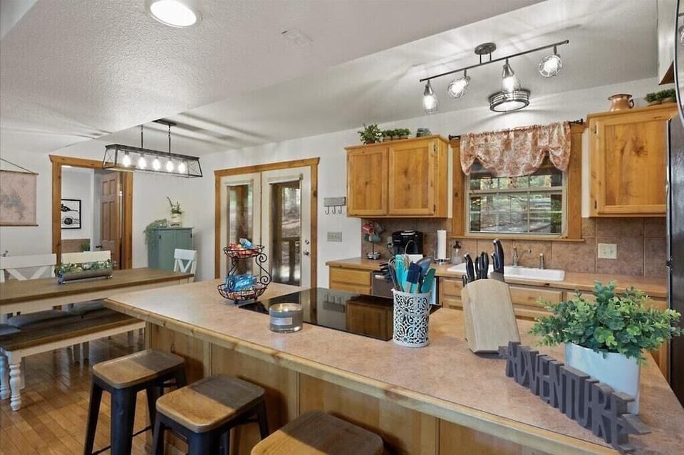 Fully stocked kitchen with dining area and eat-in bar