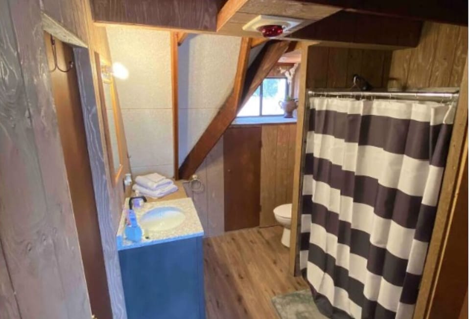 Remodeled Main level full bathroom with private entrance from Master Bedroom