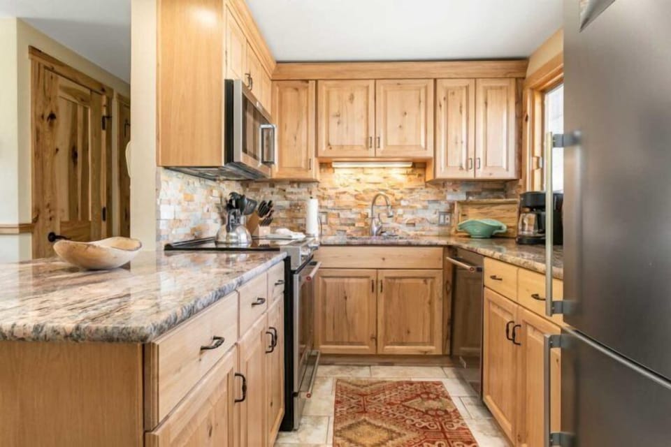 Condo (3 Bedroom in Lionshead Village at The) | Living room | Fireplace