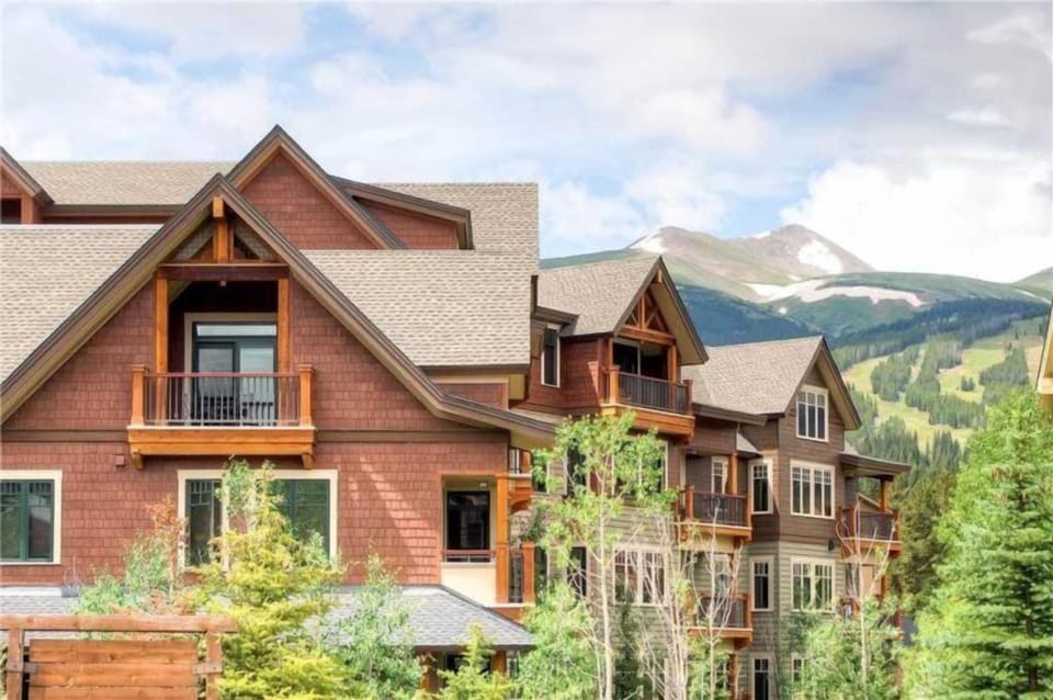 Condo (Luxury 4 Bedroom Condo on Main Street) | Exterior