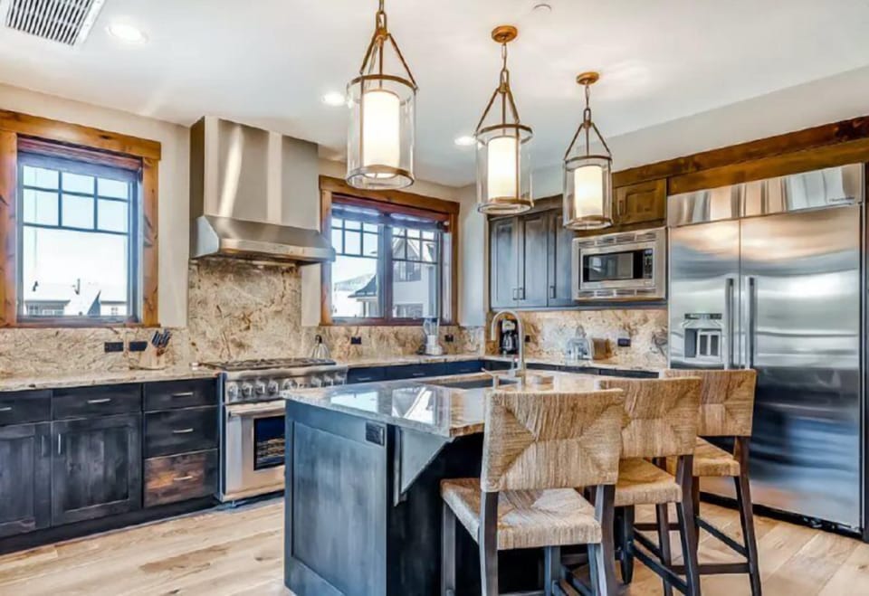 Condo (Luxury 4 Bedroom Condo on Main Street) | Exterior