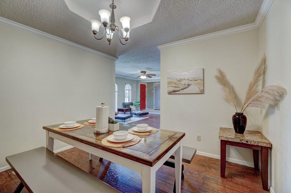 Get the whole gang together for a great dining experience!