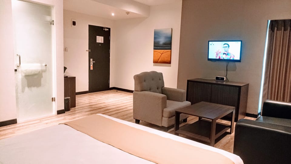 Junior Suite | Living area | LCD TV
