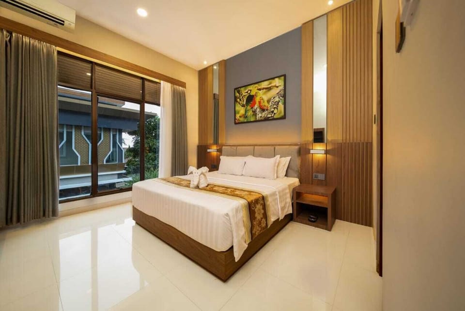 Comfort Villa, 3 Bedrooms, Non Smoking, Ground Floor | In-room safe, desk, laptop workspace, free WiFi