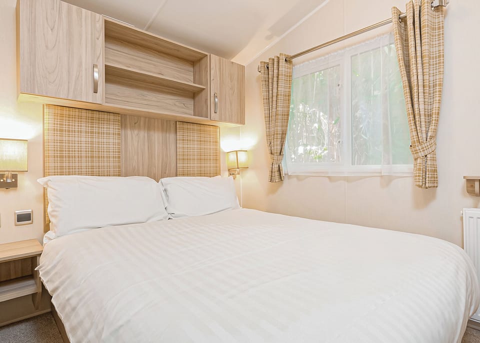 Bedroom, Bed