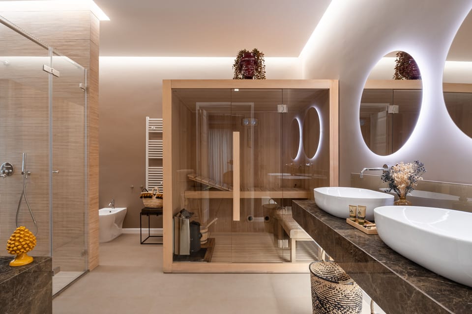 Sauna, hot tub