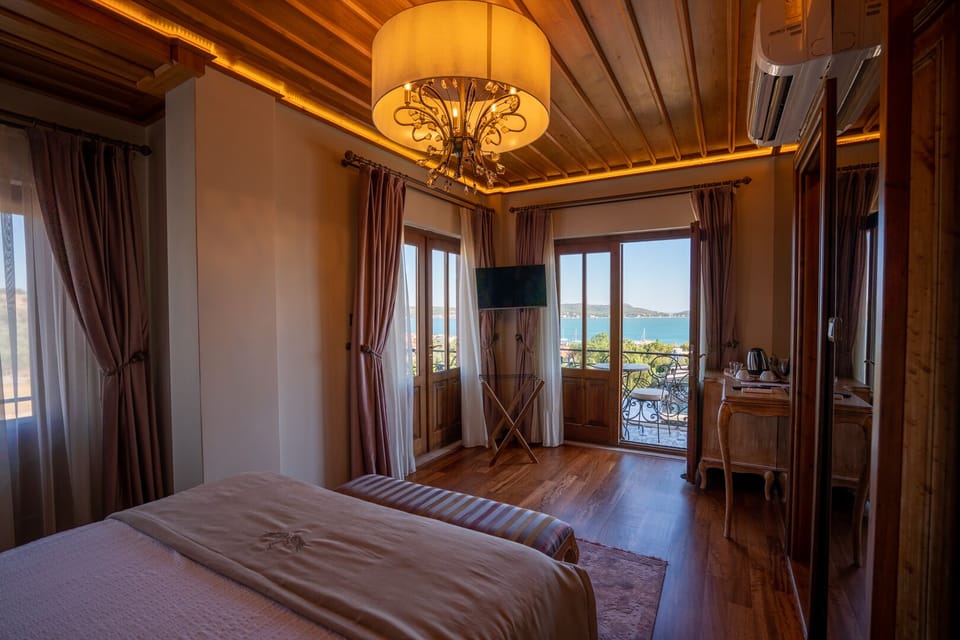 Premium bedding, minibar, in-room safe, soundproofing