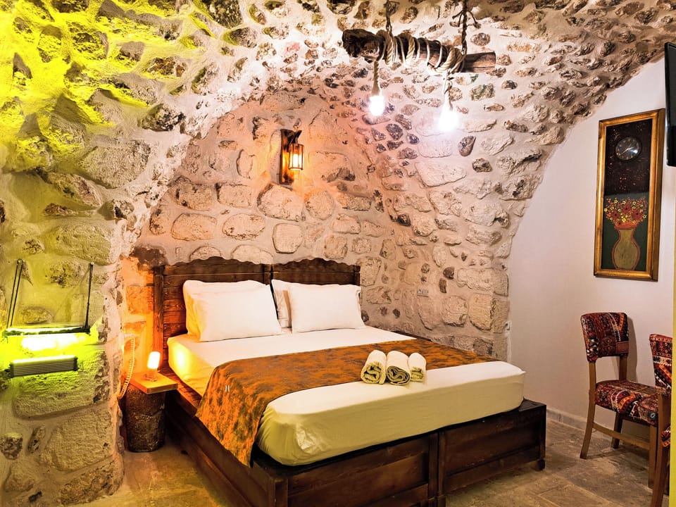 Economy Double Room, 1 King Bed | Egyptian cotton sheets, premium bedding, individually decorated, desk