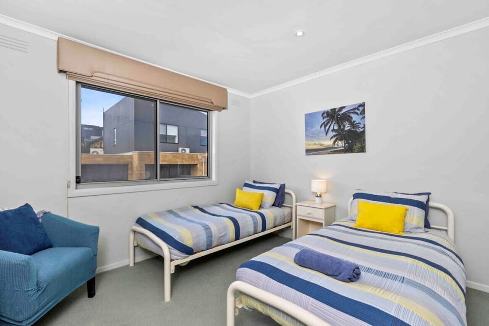 🛌 Twin bedroom ideal for children or extra guests