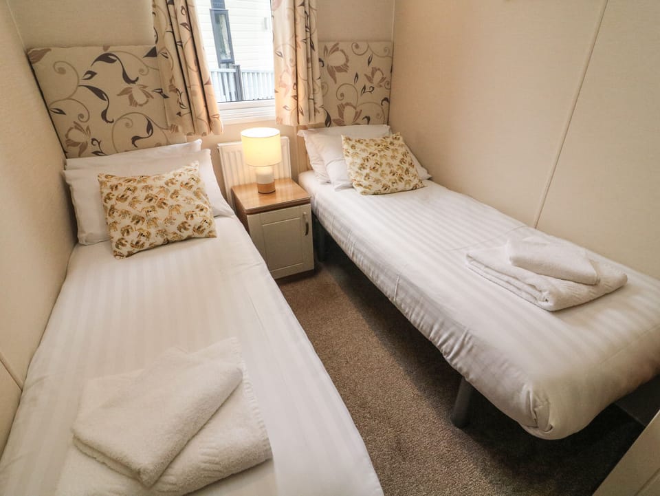 2 bedrooms, individually decorated, individually furnished, free WiFi