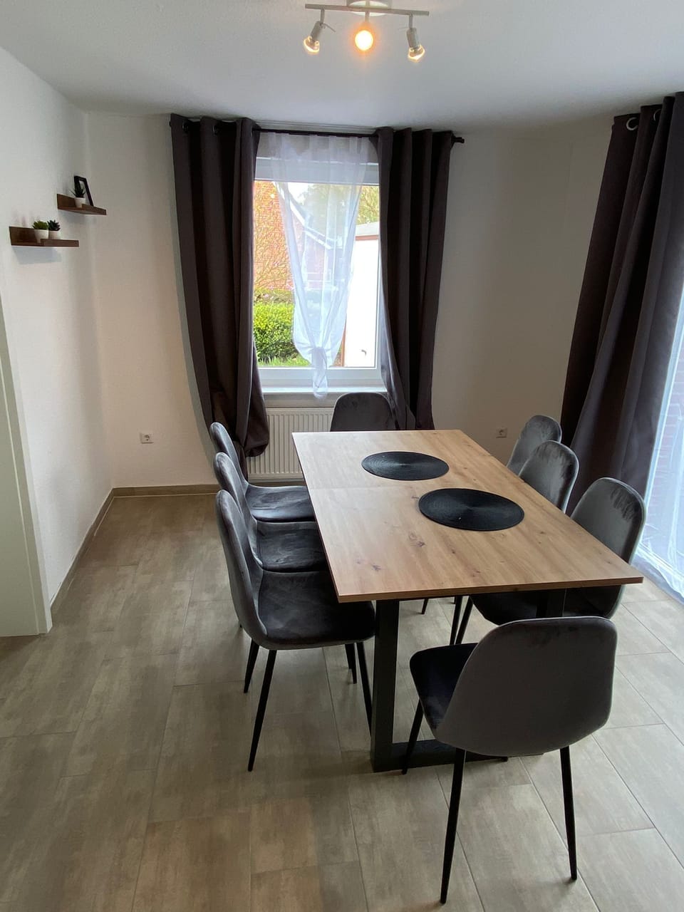 Family House, 4 Bedrooms, Non Smoking, Garden View | Private kitchen | Fridge, microwave, oven, stovetop