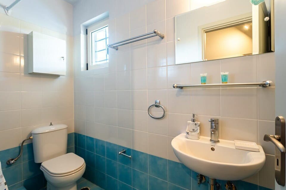 Bathroom 2 : Interior space
