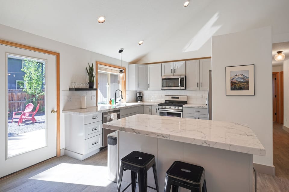 House, 3 Bedrooms | Private kitchen | Fridge, oven, coffee/tea maker, toaster