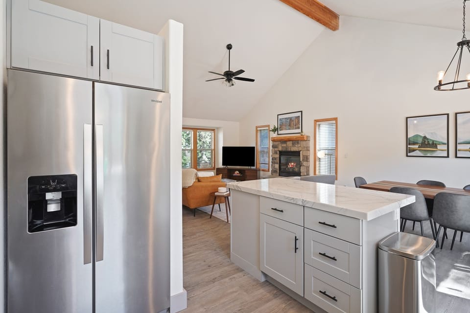 House, 3 Bedrooms | Private kitchen | Fridge, oven, coffee/tea maker, toaster