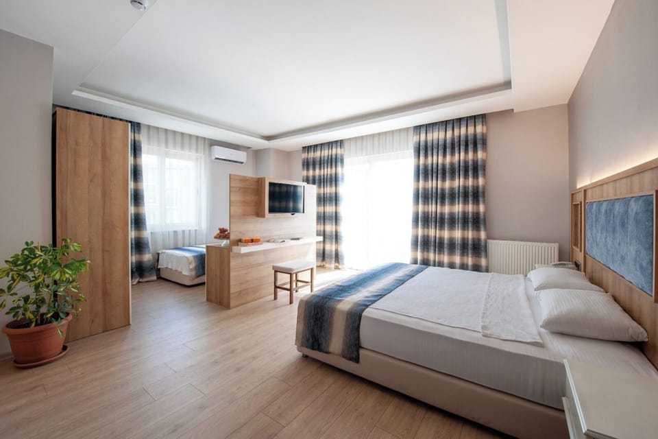 Classic Triple Room, 2 Bedrooms | Minibar, in-room safe, laptop workspace, free WiFi