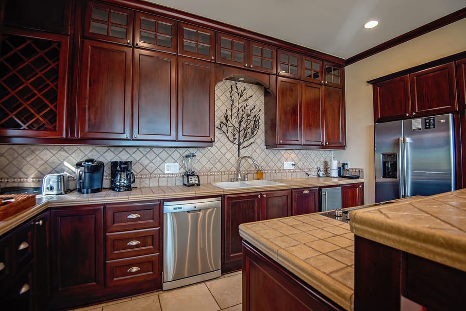 Fully equipped gourmet kitchen.
