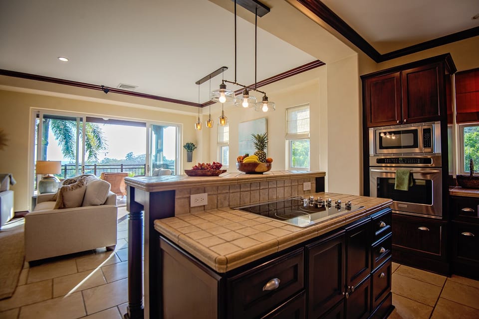 Kitchen bar for breakfasts.