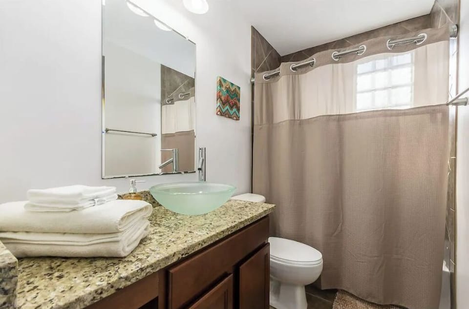 Fresh towels and wash cloths. Extras available upon request. 