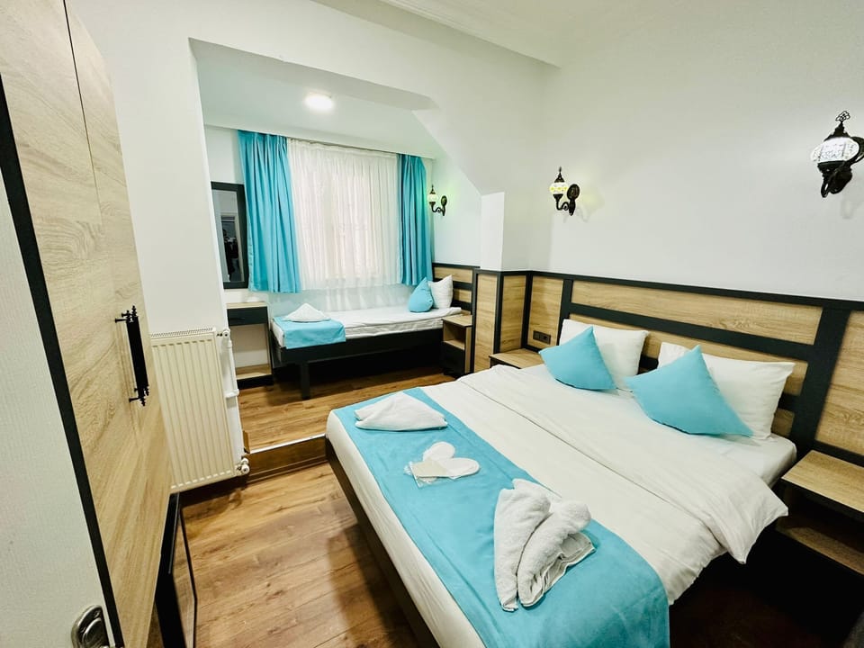 Classic Triple Room | Soundproofing, free WiFi, bed sheets