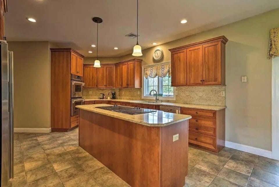 Huge Chef's Kitchen 