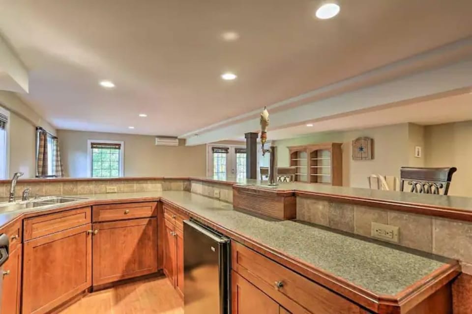 Lower Level Wet Bar