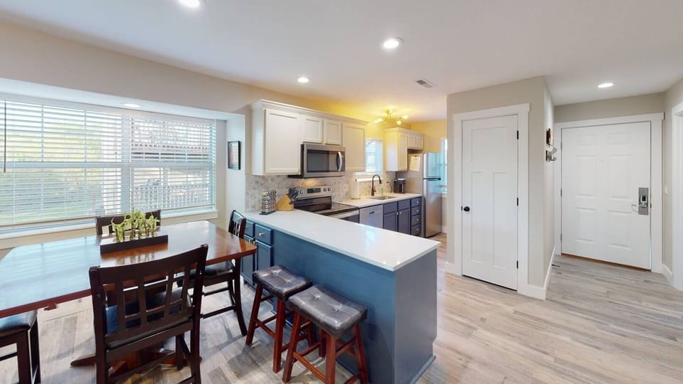 Newly Updated Kitchen and Dining Room!