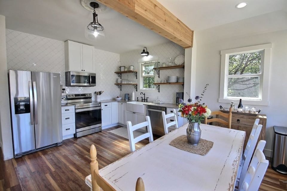 Huge country kitchen and a place at the table for everyone!