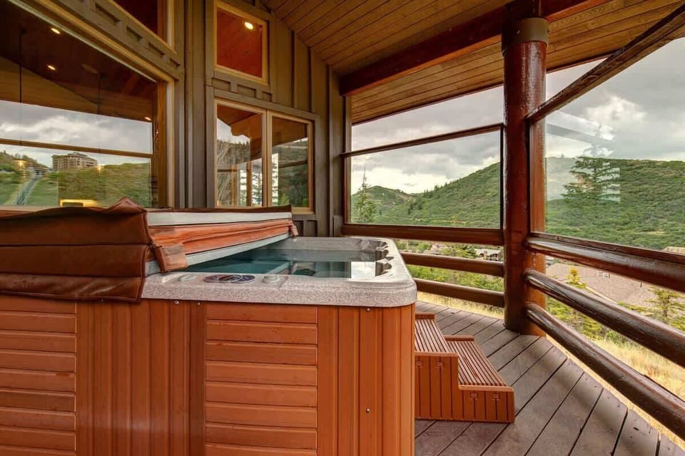 Indoor spa tub