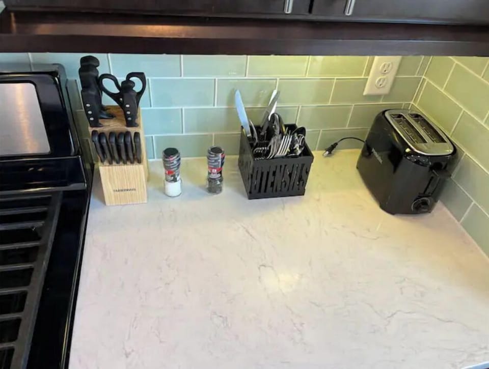 Fully stocked kitchen. Quartz countertops