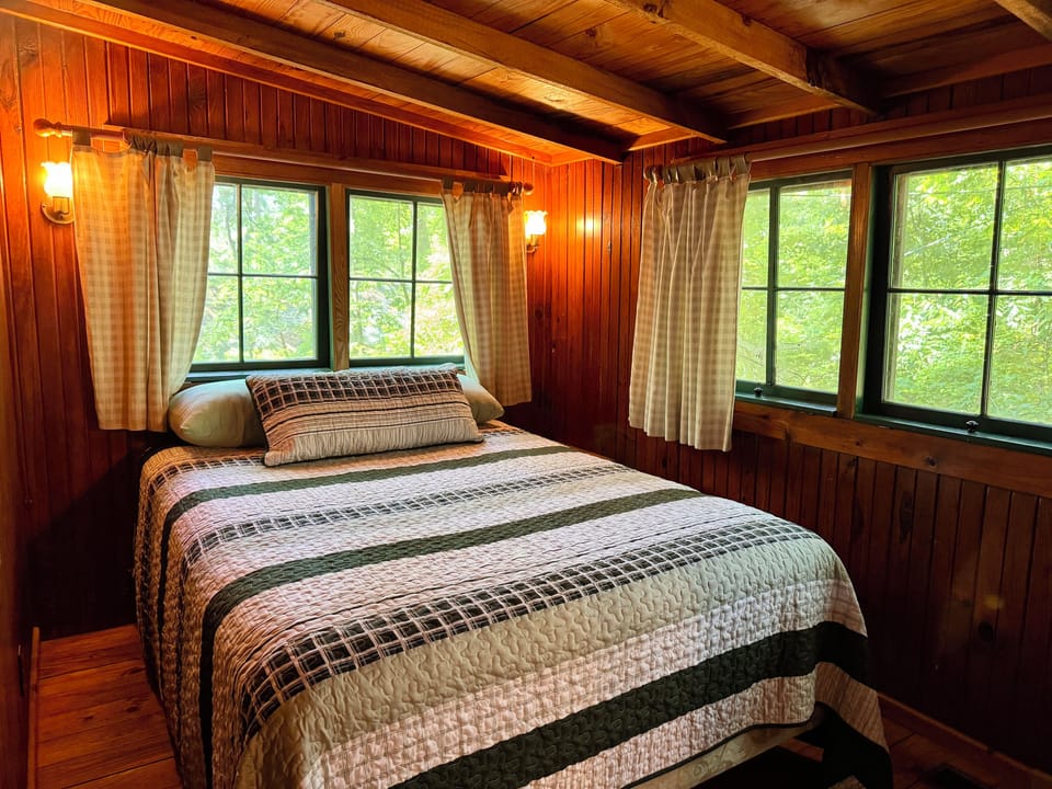 Bedroom with queen bed - watch deer from window
