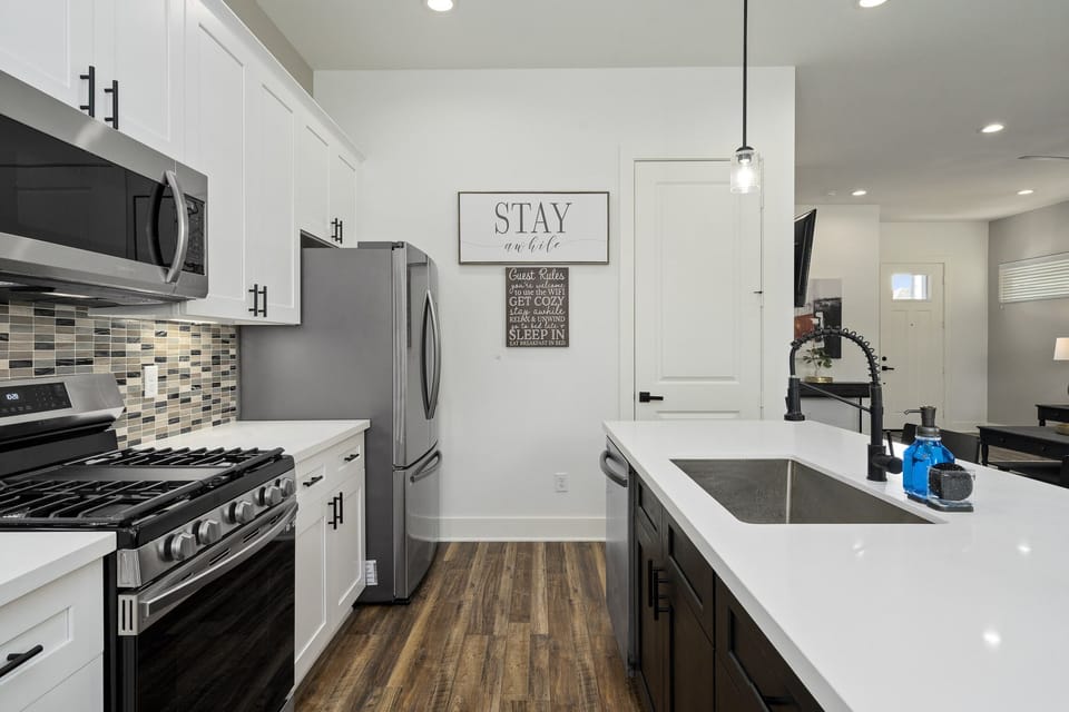 Open concept fully equiped kitchen.